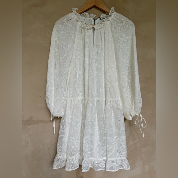 Alice + Olivia Sherrie Broderie Mini Dress White Size S 3/4 Sleeves V Neck - Picture 6 of 16